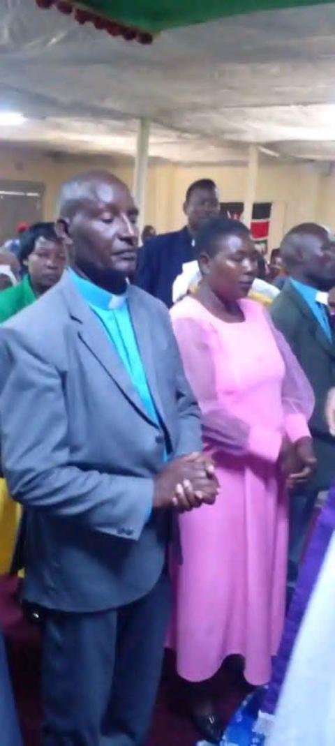 Photo: "You are the bone of my bones and the flesh of my flesh" - Pastor publicly begs his wife for forgiveness